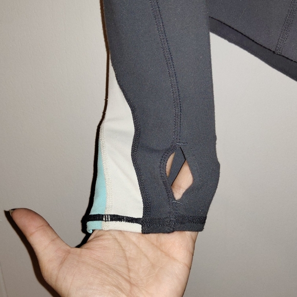 Lululemon sweater - lightweight - Picture 3 of 5